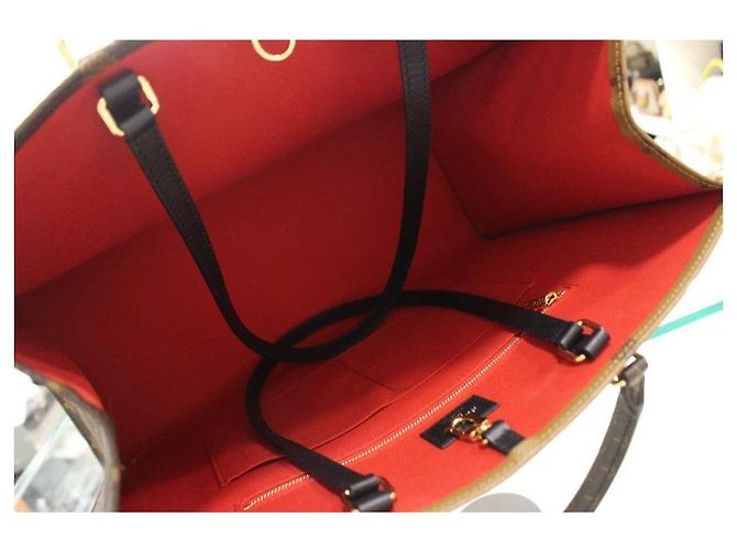 Louis Vuitton Saco de Ombro Monogram OnTheGo GM - vista 9