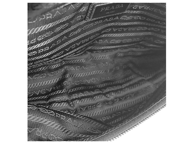 Prada Unisex Gürteltasche aus Re-Nylon mit Triangle-Logo - Ansicht 18