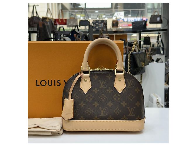 Louis Vuitton Alma BB Monogram Crossbody Bag - Ansicht 3