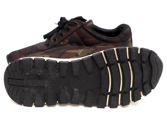 Prada Nylon-Sneaker mit Camo-Logo - Ansicht 12