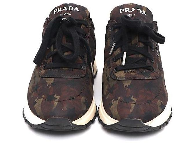 Prada Nylon-Sneaker mit Camo-Logo - Ansicht 2
