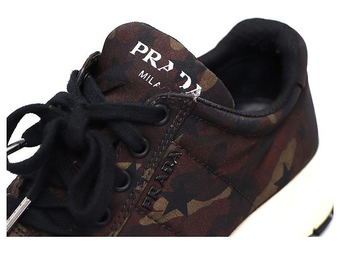 Prada Nylon-Sneaker mit Camo-Logo - Ansicht 6