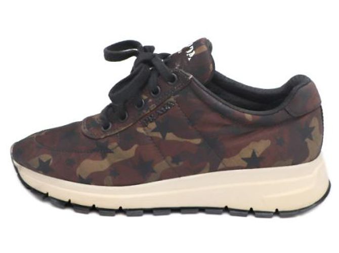 Prada Nylon-Sneaker mit Camo-Logo - Ansicht 8