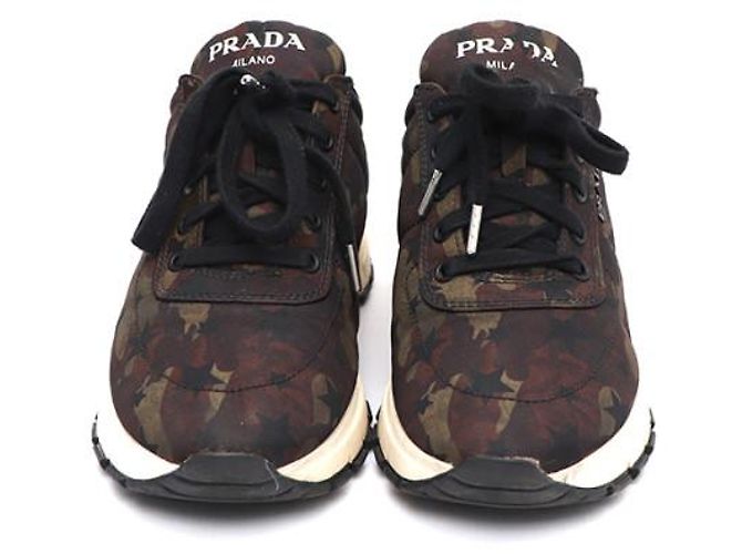 Prada Nylon-Sneaker mit Camo-Logo - Ansicht 9