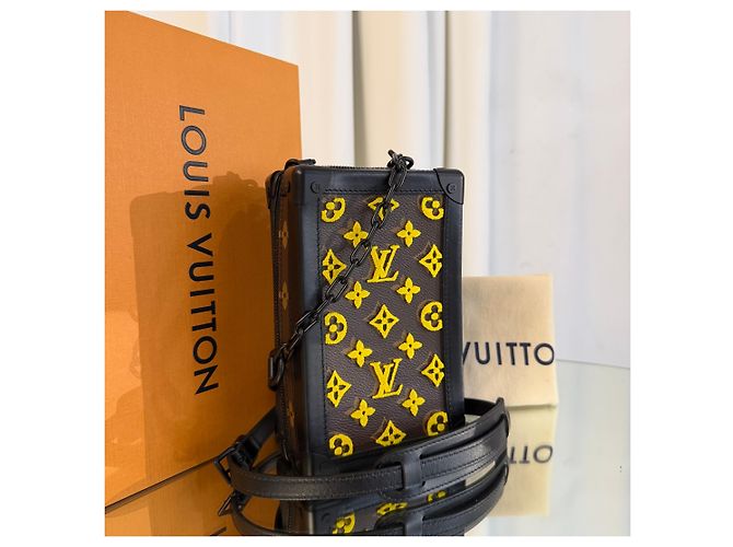 Louis Vuitton Borsa a tracolla Monogram Vertical Soft Trunk - vista 3