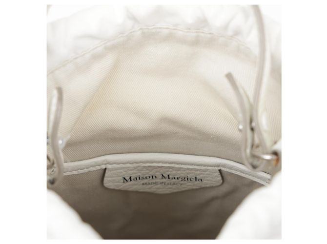 Maison Martin Margiela Mini borsa a secchiello da donna in tela bianca - vista 27
