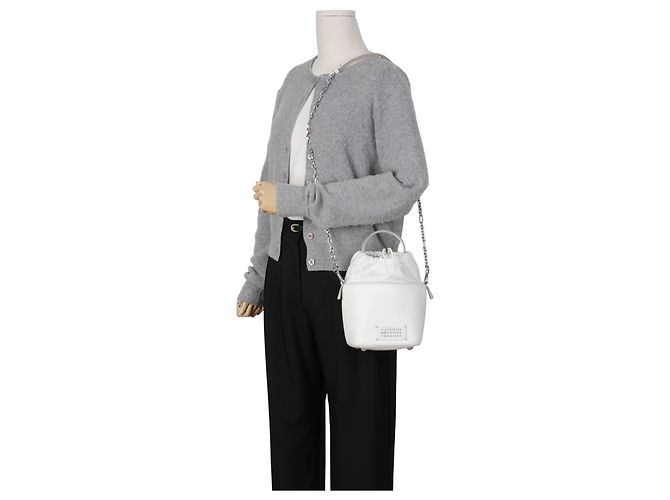 Maison Martin Margiela Mini borsa a secchiello da donna in tela bianca - vista 32