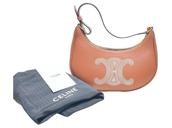 Céline Borsa a tracolla Ava in vitello liscio con logo Triomphe ricamato - vista 2