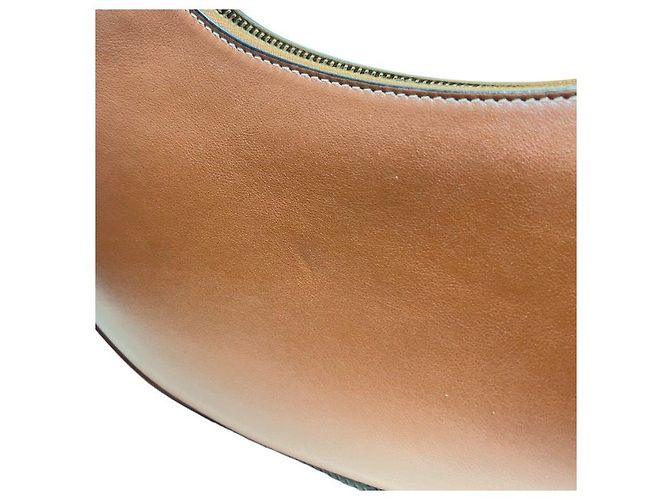 Céline Borsa a tracolla Ava in vitello liscio con logo Triomphe ricamato - vista 6