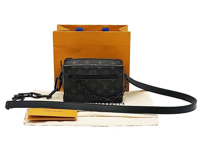 Louis Vuitton Borsa a tracolla Mini Soft Trunk in tela Monogram Eclipse - vista 3