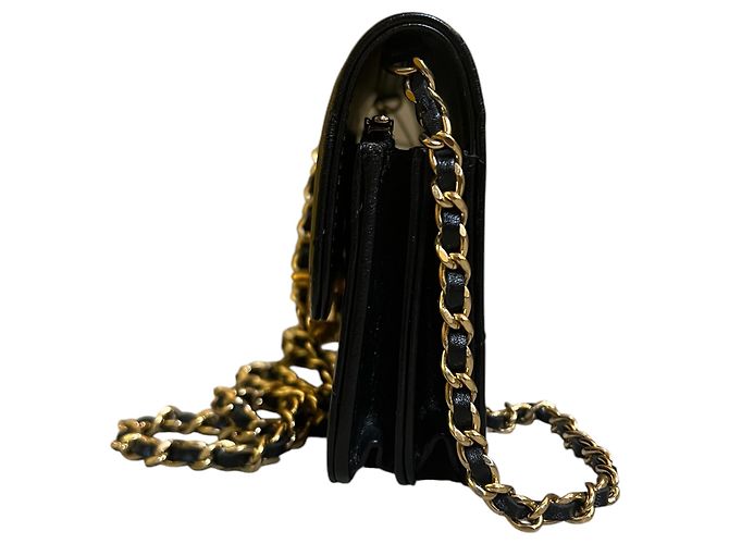 Chanel Clutch de aba 2021 em couro de bezerro acolchoado e strass com corrente - vista 3