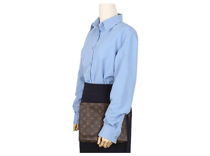 Louis Vuitton Clutch Toiletry Monogram Canvas - vista 11