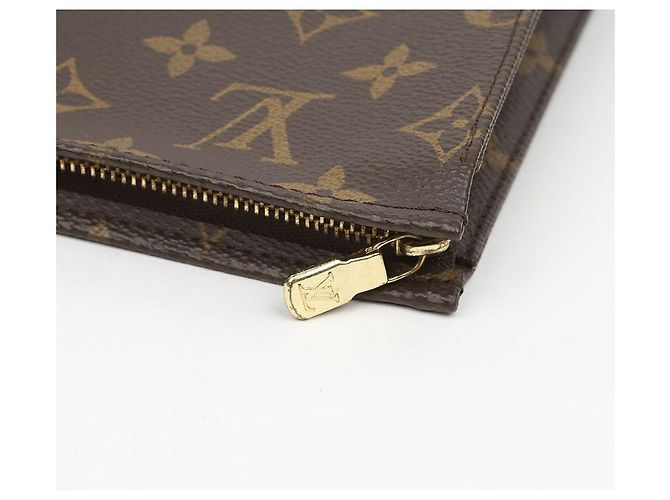 Louis Vuitton Clutch Toiletry Monogram Canvas - vista 8