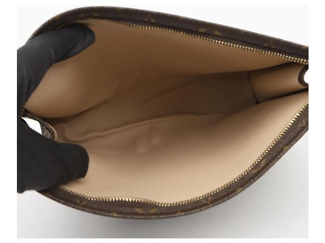 Louis Vuitton Clutch Toiletry Monogram Canvas - vista 9