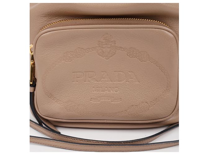 Prada Borsa Secchiello in Pelle Beige Grace Triangle Logo Cap - vista 2
