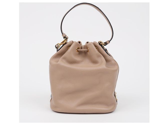 Prada Borsa Secchiello in Pelle Beige Grace Triangle Logo Cap - vista 3