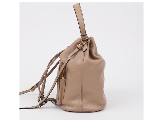 Prada Borsa Secchiello in Pelle Beige Grace Triangle Logo Cap - vista 4