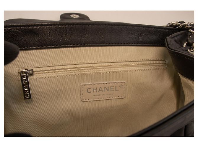 Borsa a tracolla con catena CHANEL in pelle di vitello nera - vista 10