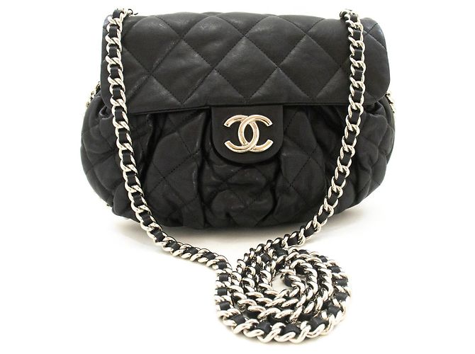 Borsa a tracolla con catena CHANEL in pelle di vitello nera - vista 2