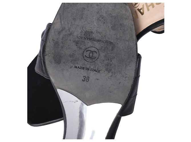 Sandali Slingback Chanel in pelle matelassé nera - vista 6
