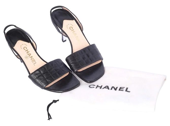 Sandali Slingback Chanel in pelle matelassé nera - vista 8