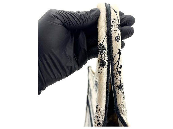 Christian Dior Book Embroidered Canvas Medium - vista 7
