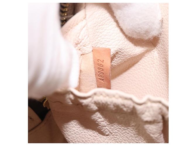 Louis Vuitton Spontini Monogram Canvas - vista 7