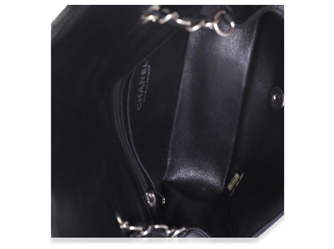 Mini Bolsa Retangular com Aba Chanel em Pele de Cordeiro Matelassê Preta - vista 5