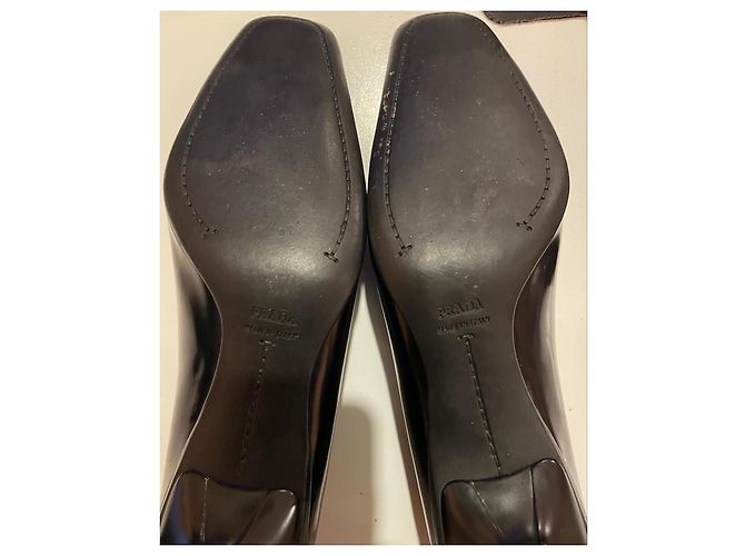 Prada Pumps aus schwarzem Leder - Ansicht 10