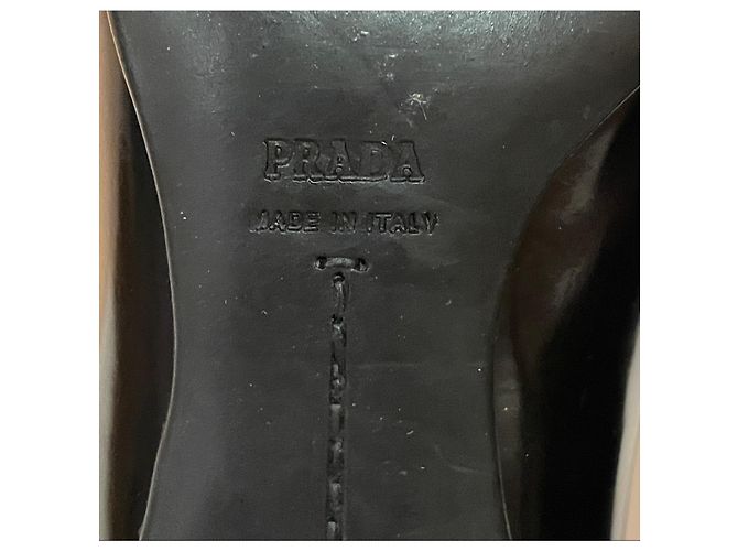 Prada Pumps aus schwarzem Leder - Ansicht 8