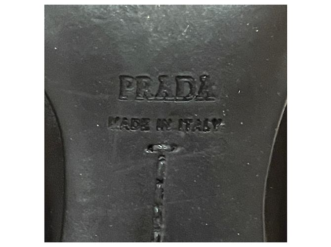Prada Pumps aus schwarzem Leder - Ansicht 9