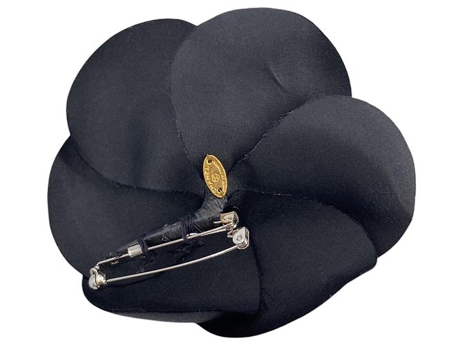Chanel Spilla vintage a fiore di camelia in raso nero - vista 3