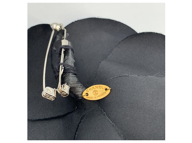 Chanel Spilla vintage a fiore di camelia in raso nero - vista 4