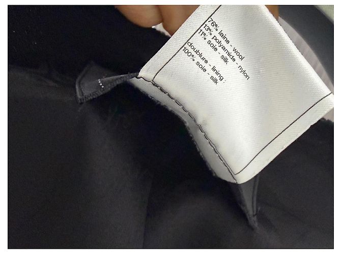 Chanel Cropped Jacke aus schwarzer Wolle - Ansicht 4