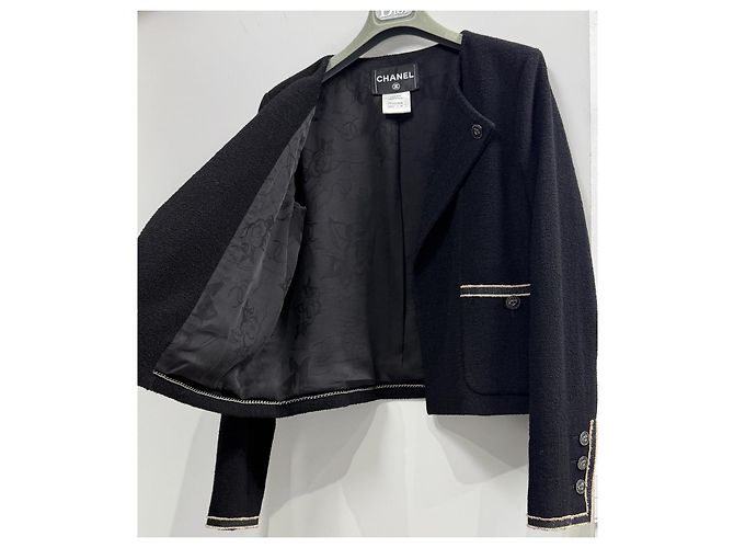 Chanel Cropped Jacke aus schwarzer Wolle - Ansicht 8