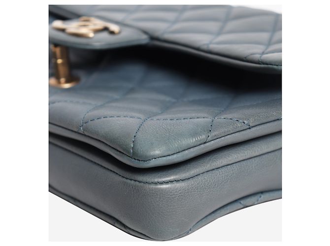 Chanel Bolsa de ombro com aba acolchoada em couro azul 2012 - vista 9