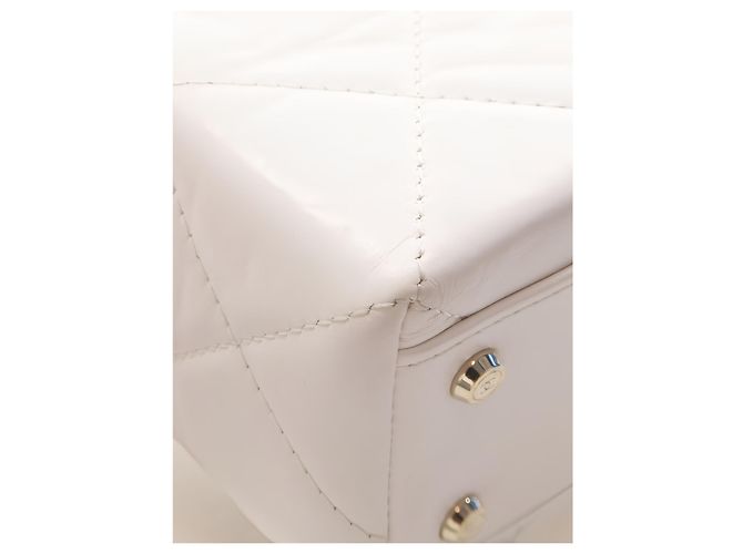 Chanel Vanity Case Small CC in Pelle di Vitello Matelassé Bianca con Top Handle - vista 10