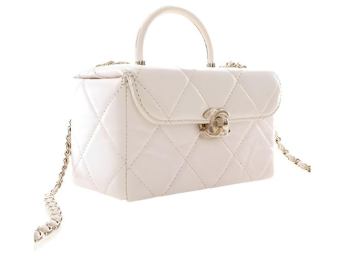Chanel Vanity Case Small CC in Pelle di Vitello Matelassé Bianca con Top Handle - vista 13