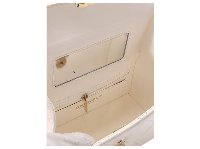 Chanel Vanity Case Small CC in Pelle di Vitello Matelassé Bianca con Top Handle - vista 4