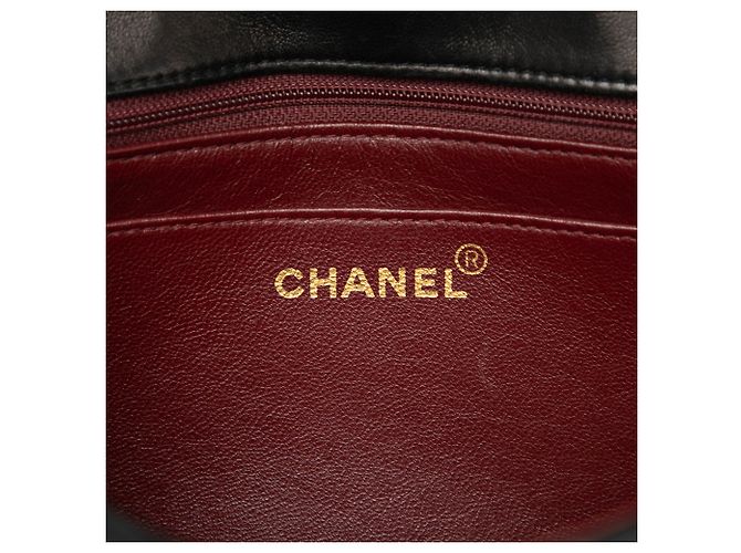 Chanel Black Medium Lambskin Diana Flap - vista 5