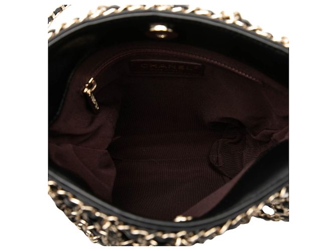 Borsa a tracolla Chanel in pelle d'agnello nera con catena e struttura - vista 4