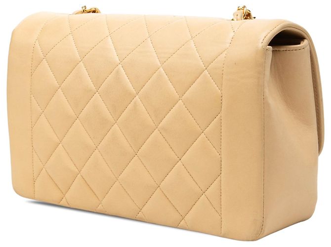 Chanel Beige Medium Lambskin Diana Flap - vista 2