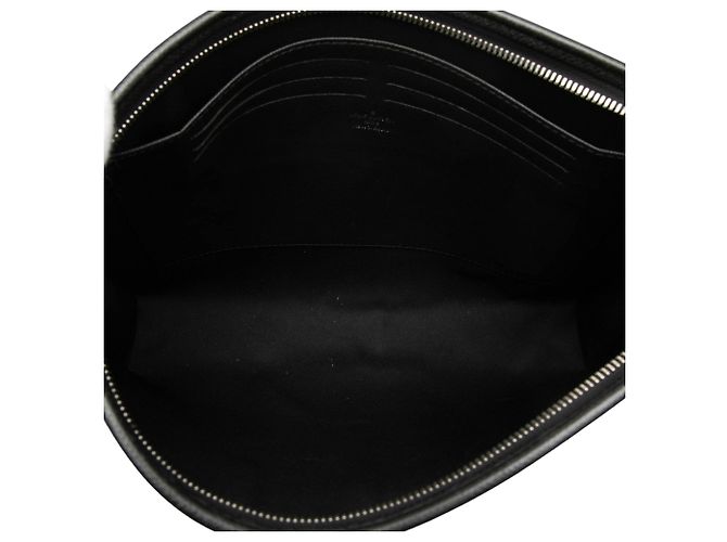 Louis Vuitton Black Taiga Pochette Voyage GM - vista 4