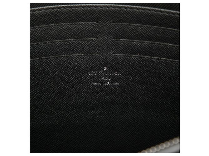 Louis Vuitton Black Taiga Pochette Voyage GM - vista 5