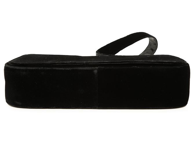 Prada Schultertasche aus schwarzem Samt - Ansicht 3