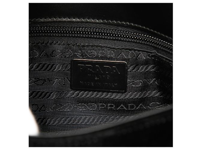 Prada Schultertasche aus schwarzem Samt - Ansicht 5