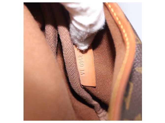 Louis Vuitton Saumur Monogram Canvas 30 - vista 7