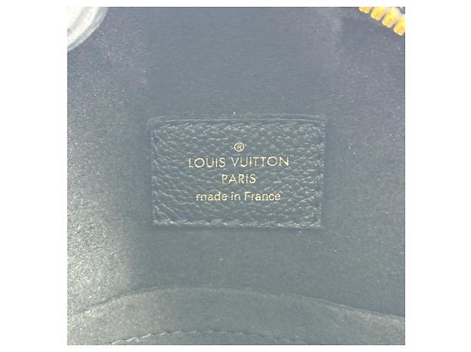 Louis Vuitton Boite Chapeau Souple Monogram Empreinte Leather MM - vista 6