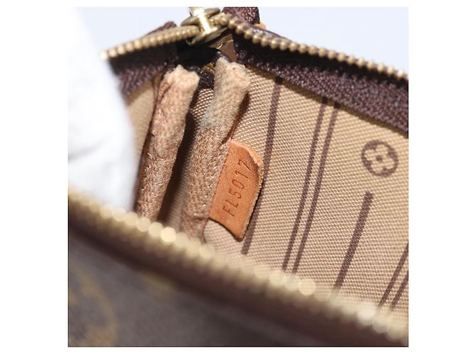 Louis Vuitton Pochette Accessoires Limited Edition Monogram Canvas Mini - vista 7