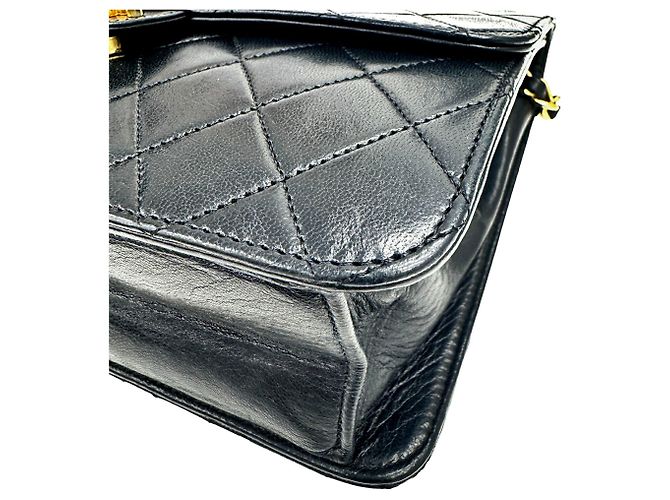 Borsa a tracolla Chanel Matelassé 22 - vista 7